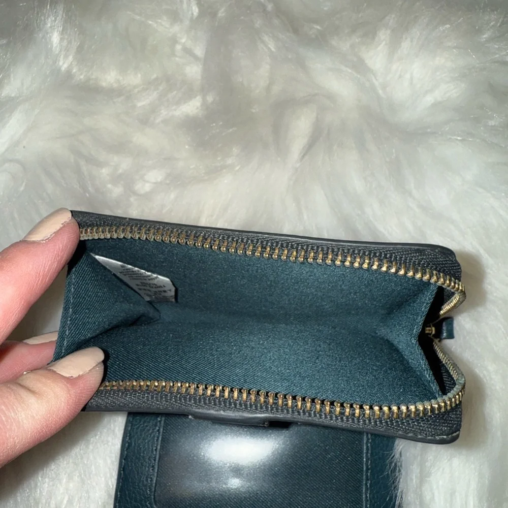 Elegant Teal Green Fossil Leather Wallet - Picture 3 of 3